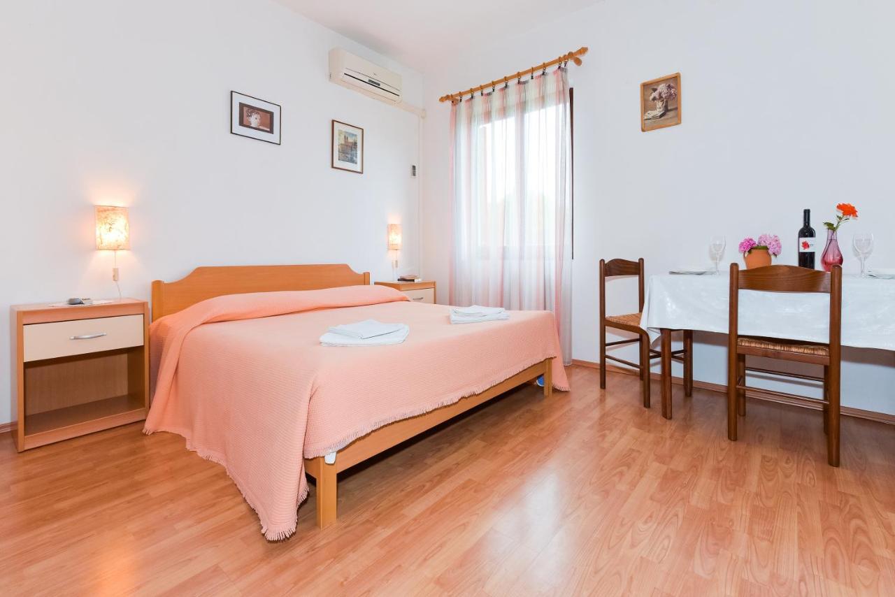 Apartments Adria Biograd Na Moru Oda fotoğraf